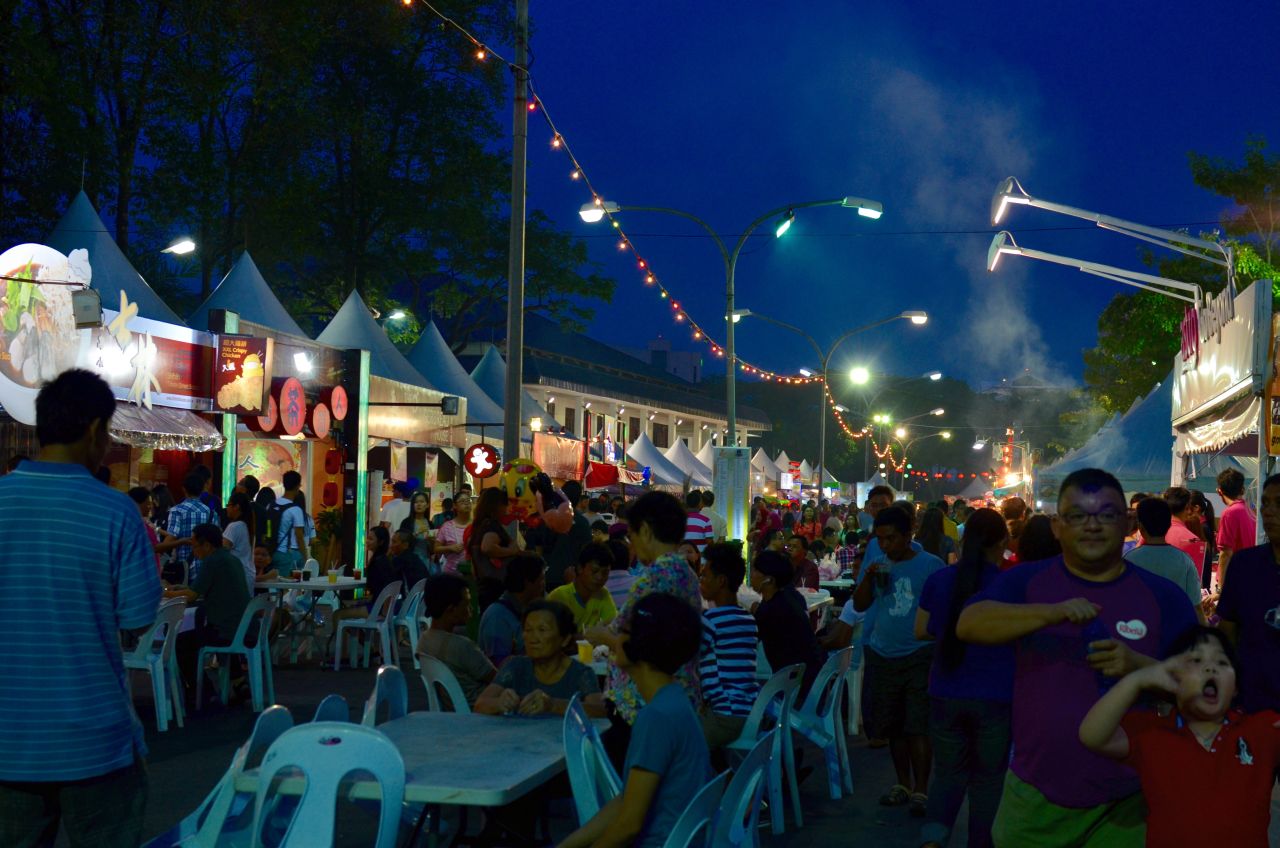 Ярмарка еды очень популярное событие для жителей города Кучинг