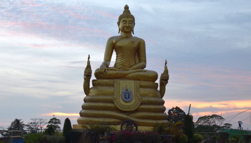 12 метровый Будда на острове Пхукет
